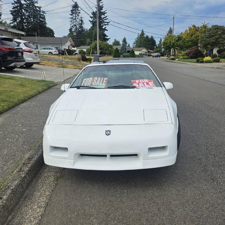 88-pontiac-fiero-1988-white-1