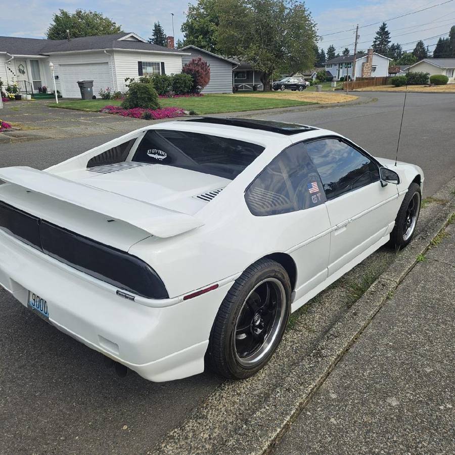 88-pontiac-fiero-1988-white-3
