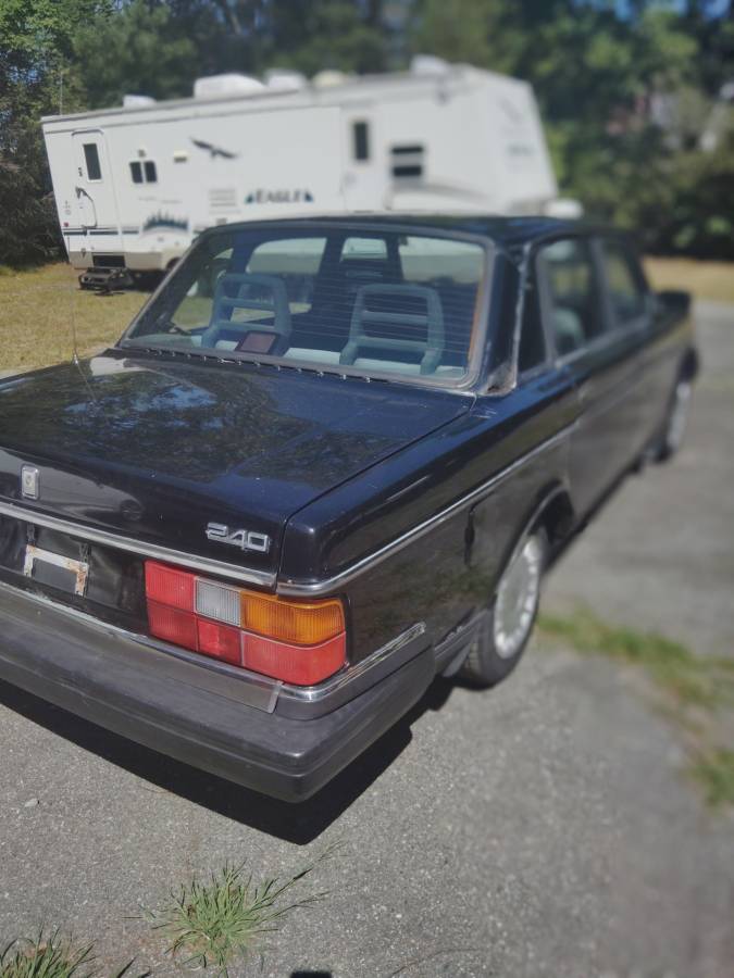 91-volvo-240-1991-black-3