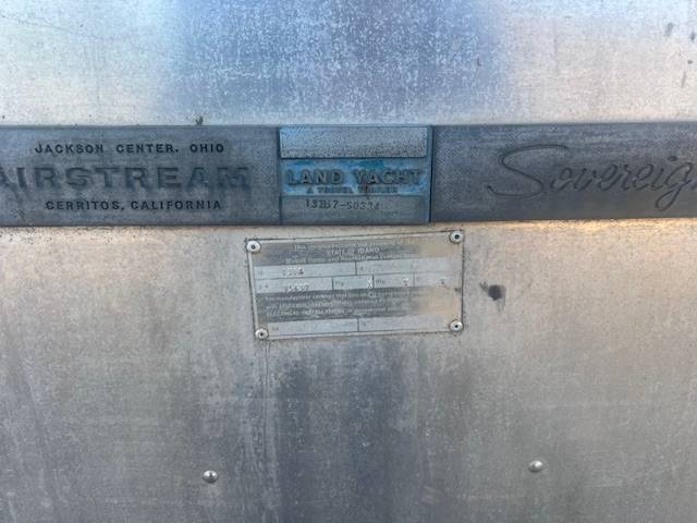 Airstream-sovereign-1976-silver-3