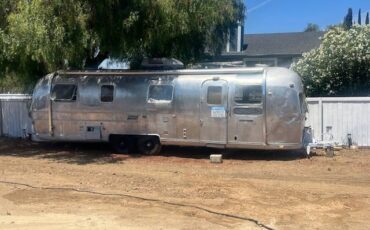 Airstream-sovereign-1976-silver-7