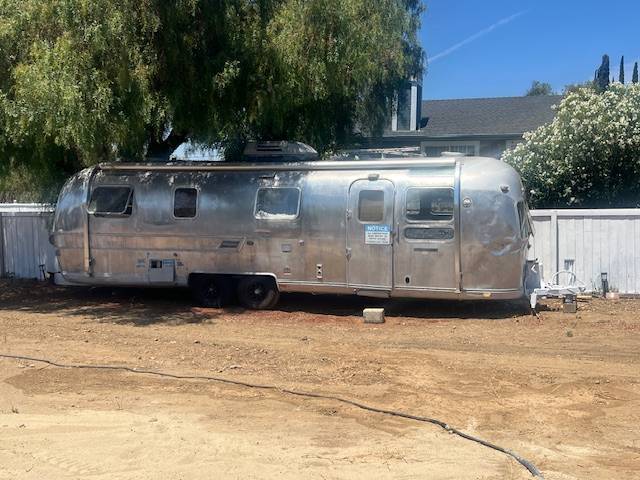 Airstream-sovereign-1976-silver-7