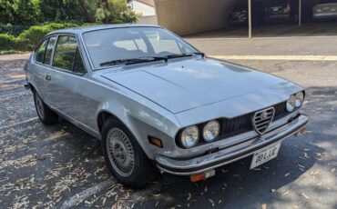 Alfa-Romeo-Alfetta-1976-Coupe-4