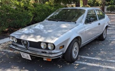 Alfa-Romeo-Alfetta-1976-Coupe-6