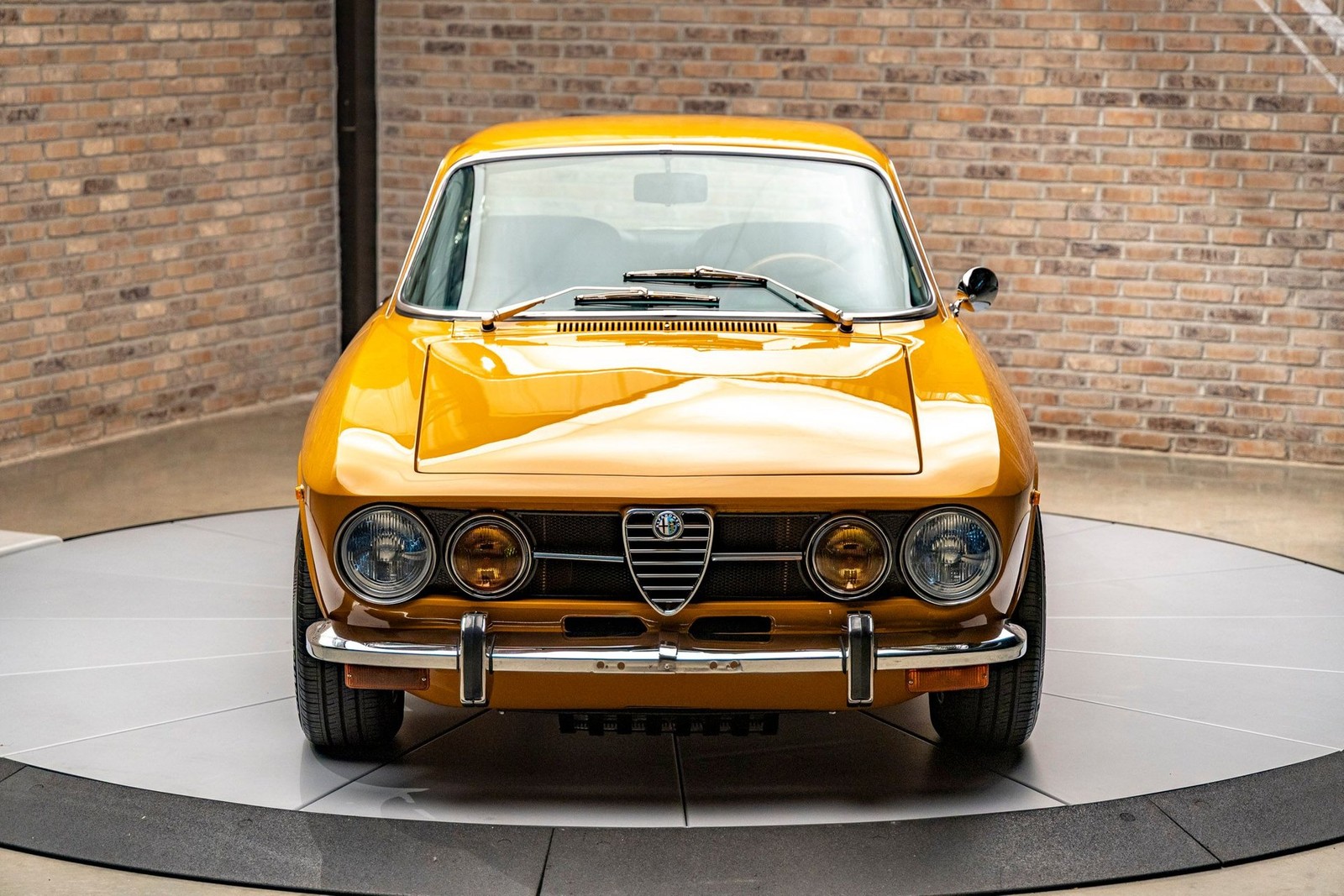 Alfa-Romeo-GTV-1750-1971-Coupe-1