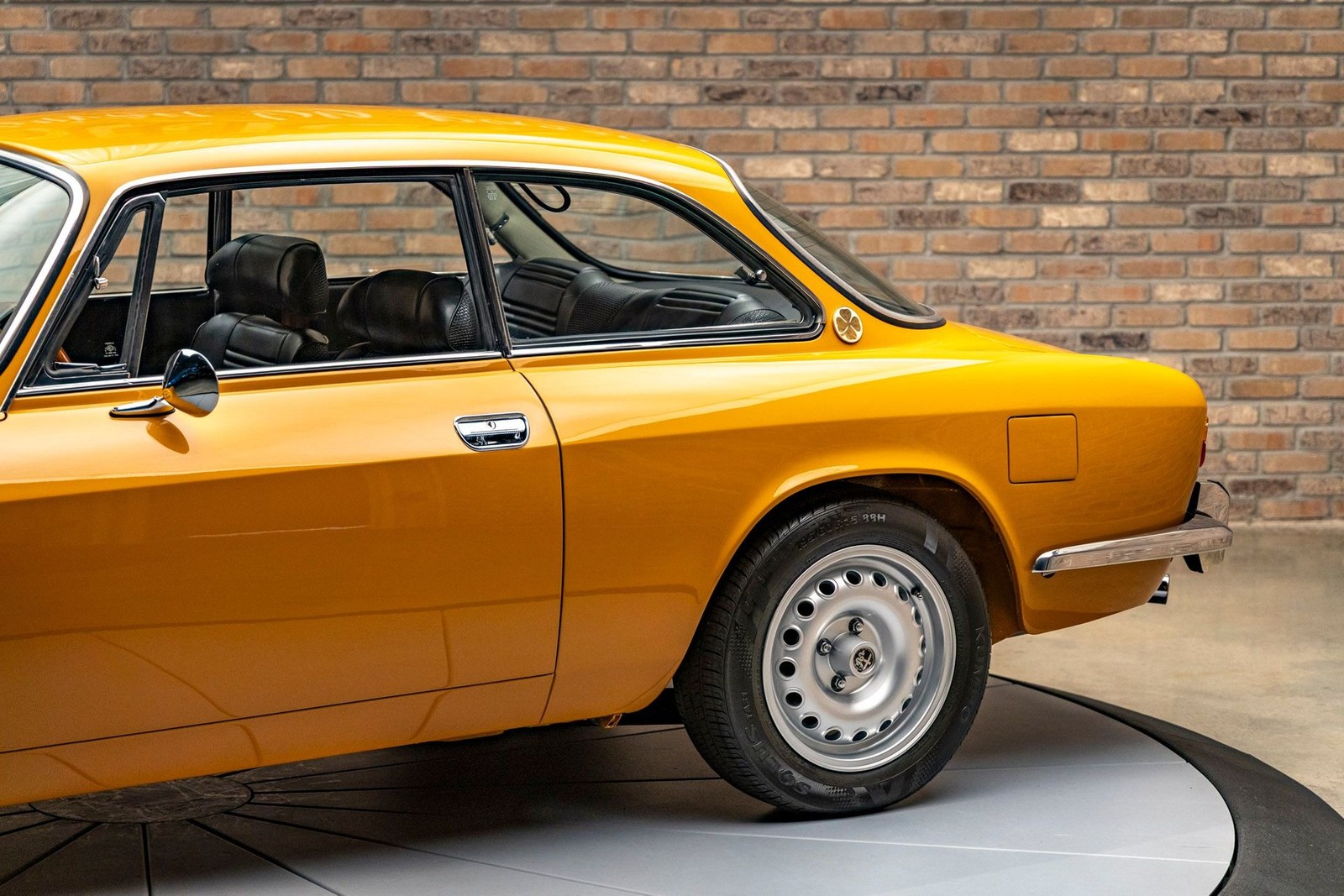 Alfa-Romeo-GTV-1750-1971-Coupe-11
