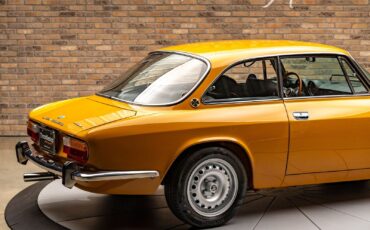 Alfa-Romeo-GTV-1750-1971-Coupe-12