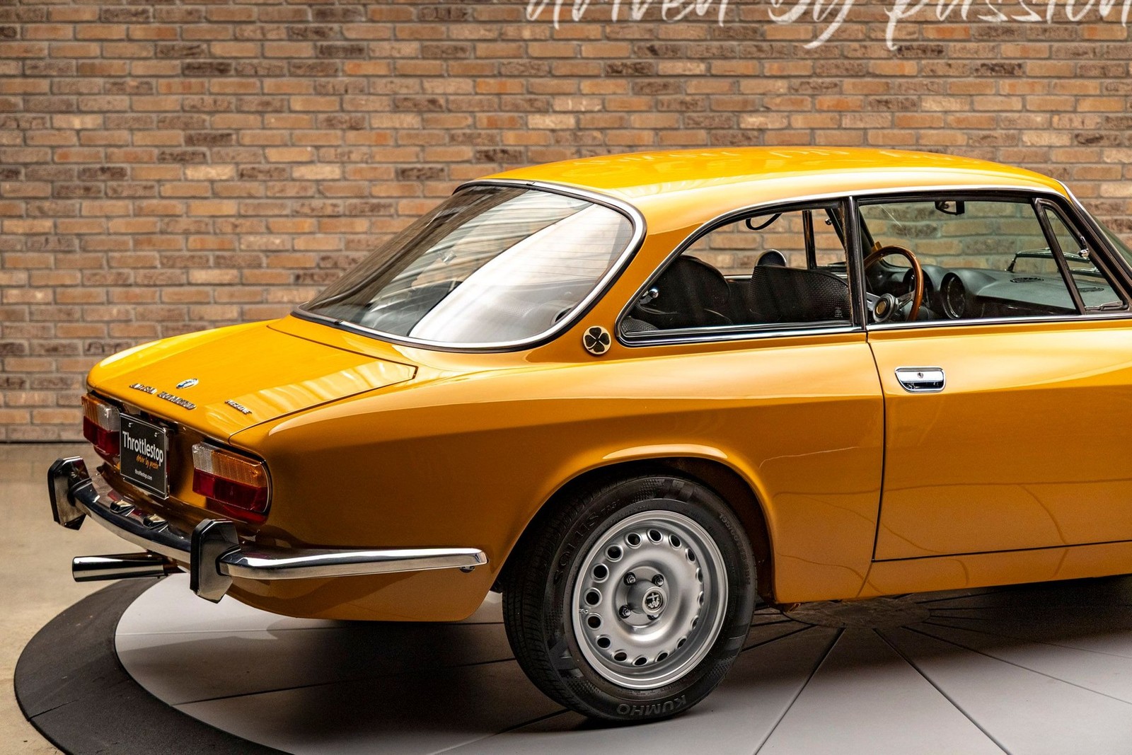Alfa-Romeo-GTV-1750-1971-Coupe-12