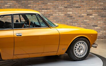 Alfa-Romeo-GTV-1750-1971-Coupe-13