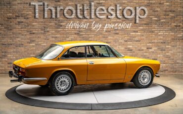 Alfa-Romeo-GTV-1750-1971-Coupe-5
