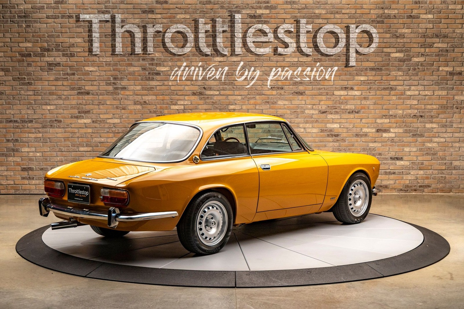 Alfa-Romeo-GTV-1750-1971-Coupe-6