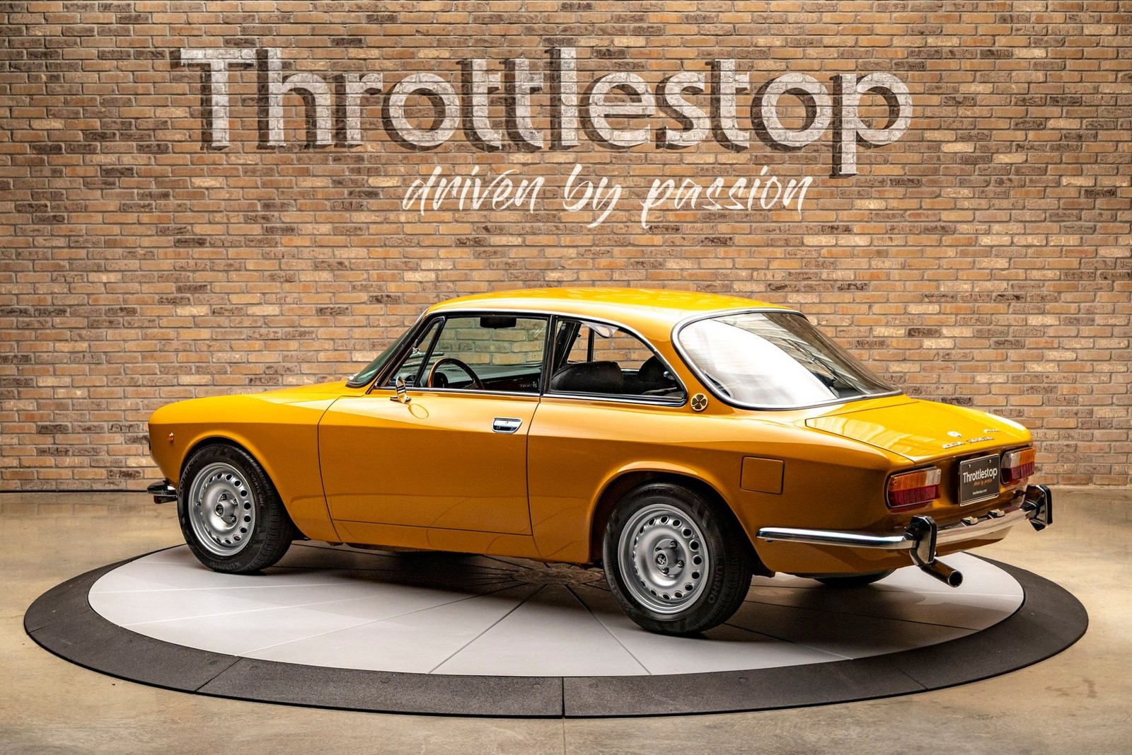 Alfa-Romeo-GTV-1750-1971-Coupe-8