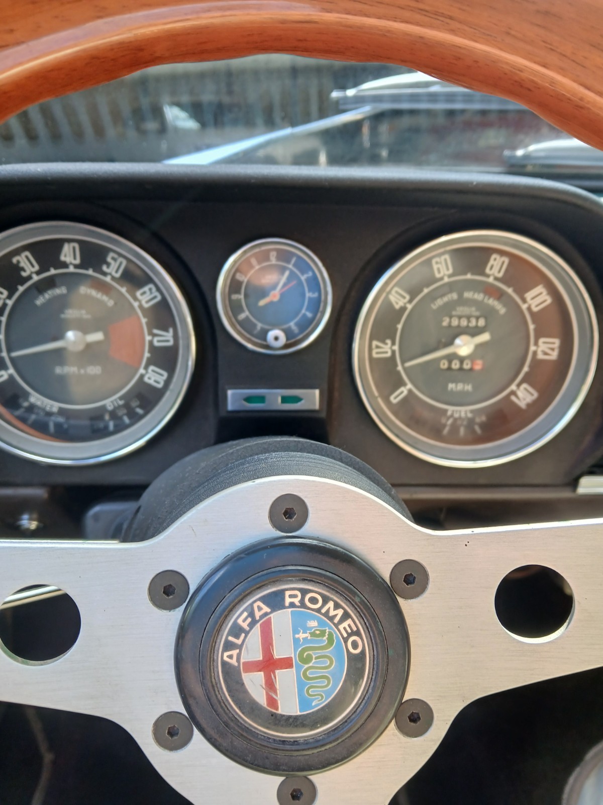 Alfa-Romeo-Giulia-1967-Sedan-8
