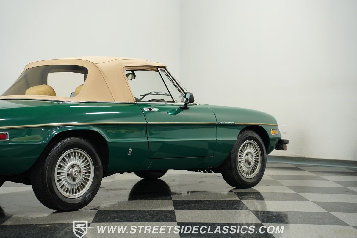 Alfa-Romeo-Spider-1978-Convertible-25