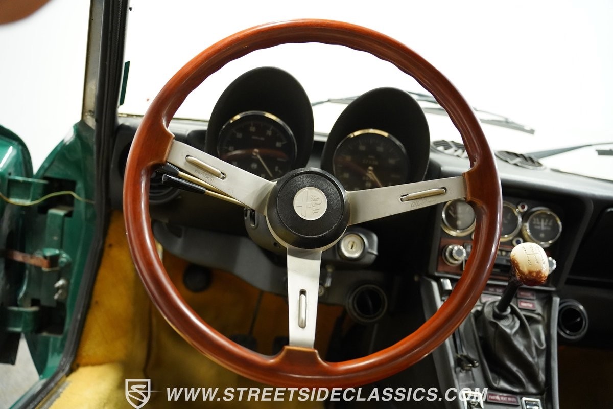 Alfa-Romeo-Spider-1978-Convertible-36