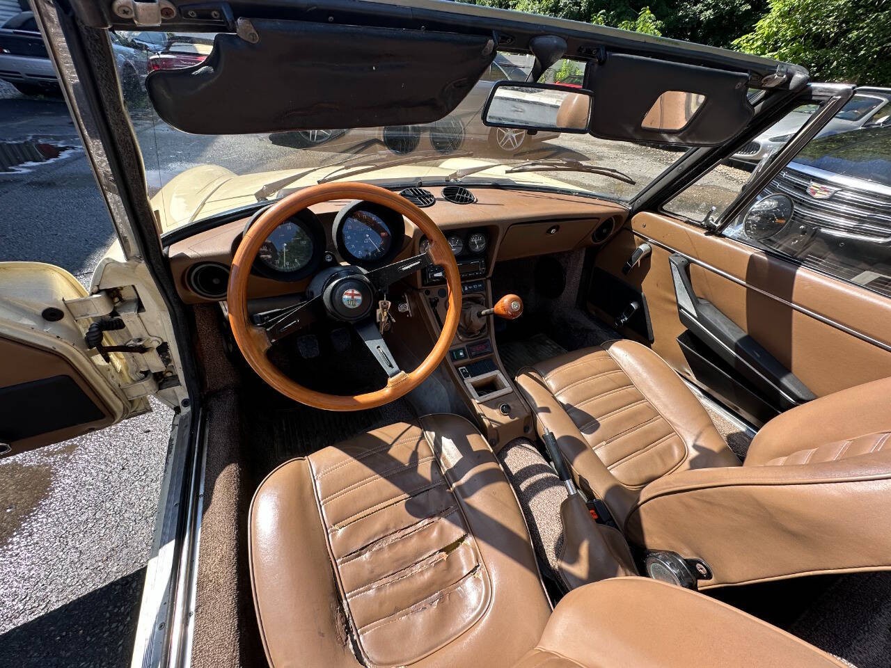 Alfa-Romeo-Spider-1982-Convertible-10
