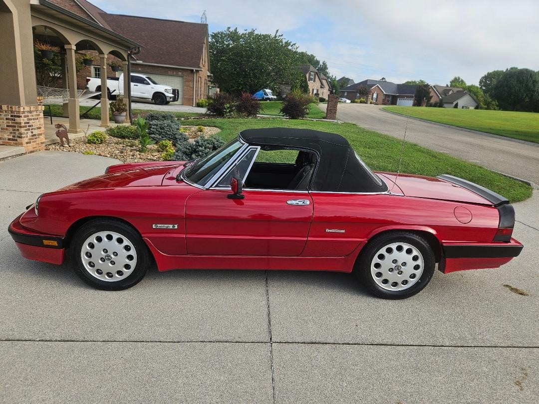 Alfa-Romeo-Spider-1989-Convertible-12