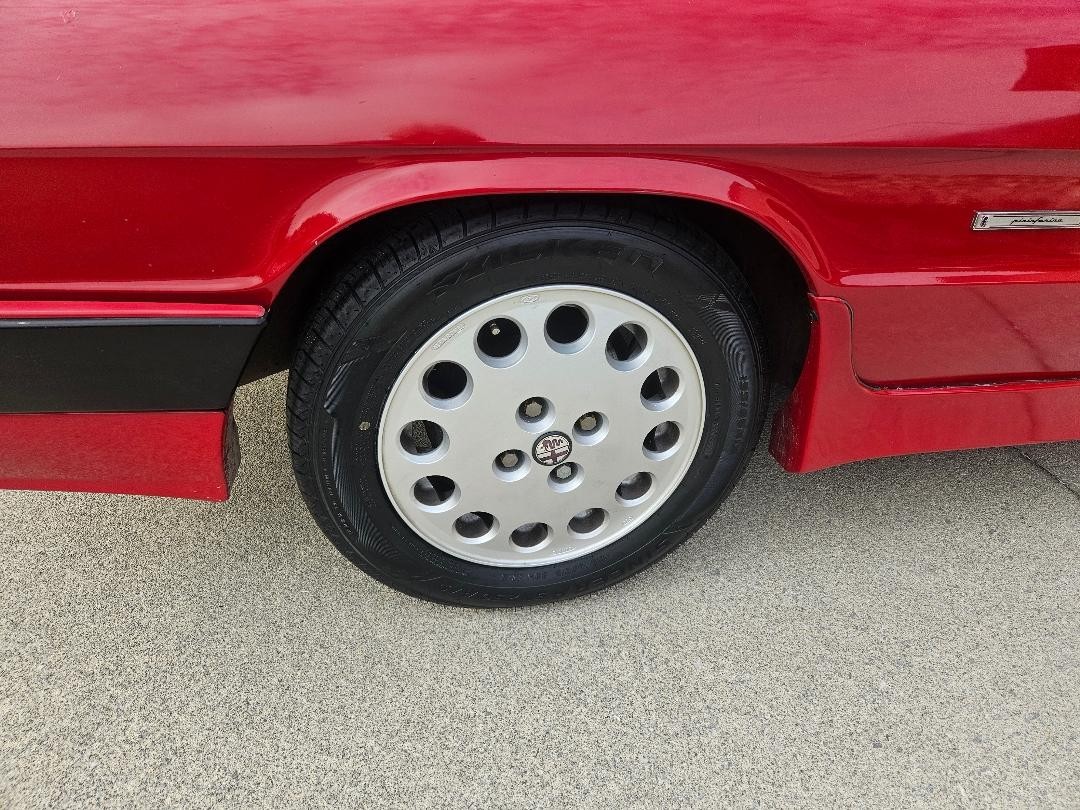 Alfa-Romeo-Spider-1989-Convertible-16