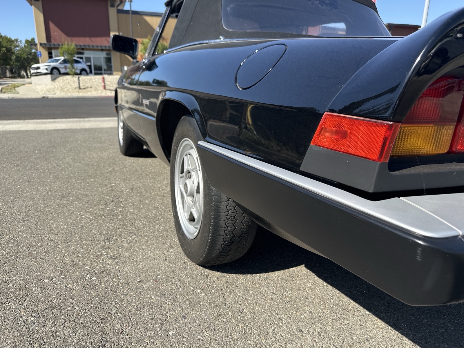 Alfa-Romeo-Spider-1989-Convertible-17