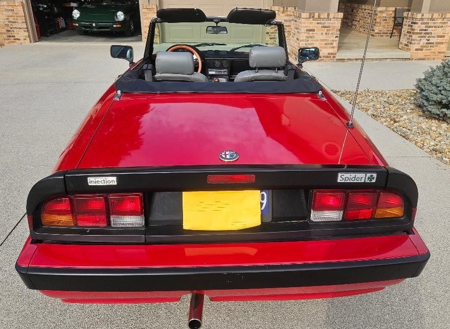Alfa-Romeo-Spider-1989-Convertible-17