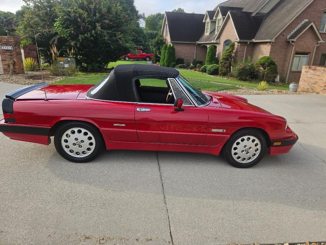 Alfa-Romeo-Spider-1989-Convertible-19