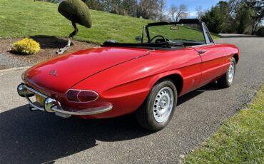 Alfa-romeo-Duetto-1967-Red-Black-10