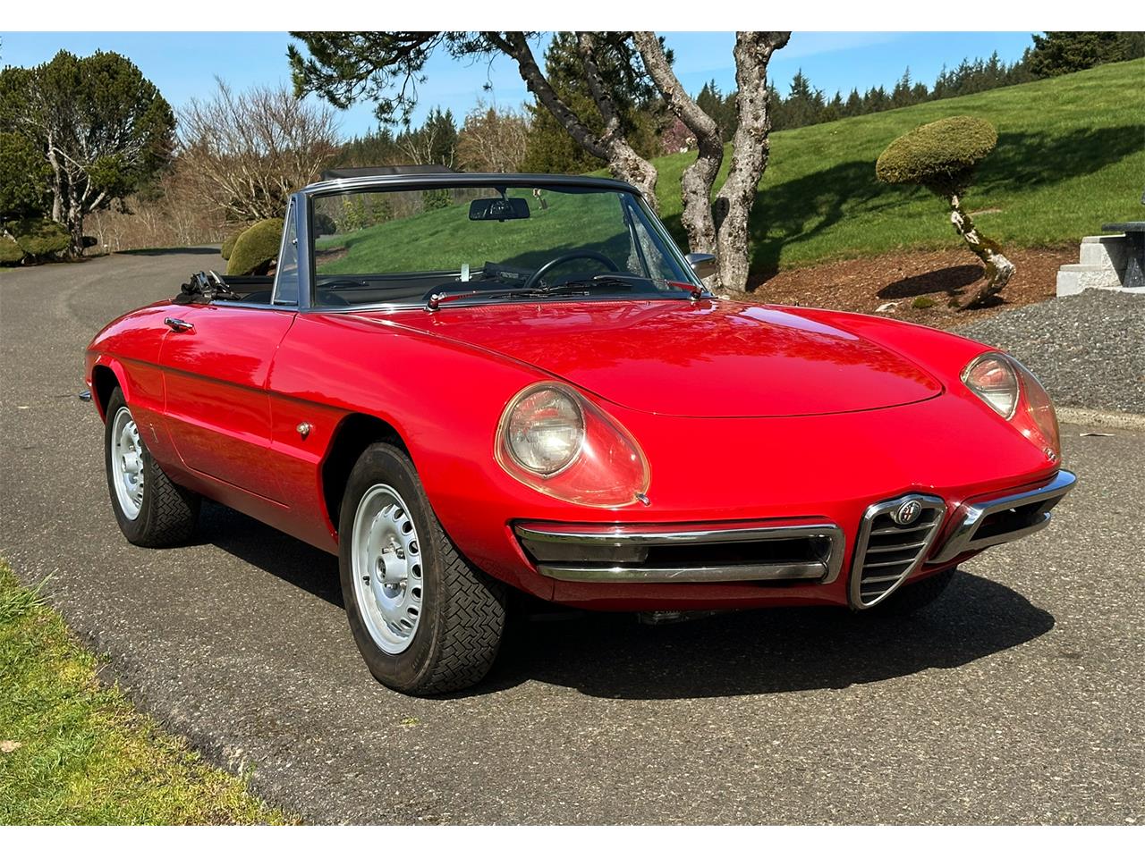 Alfa-romeo-Duetto-1967-Red-Black-11