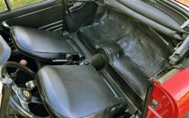 Alfa-romeo-Duetto-1967-Red-Black-12
