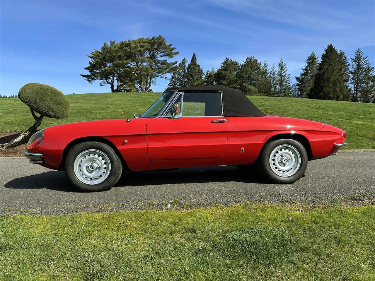 Alfa-romeo-Duetto-1967-Red-Black-14