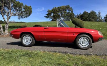 Alfa-romeo-Duetto-1967-Red-Black-15