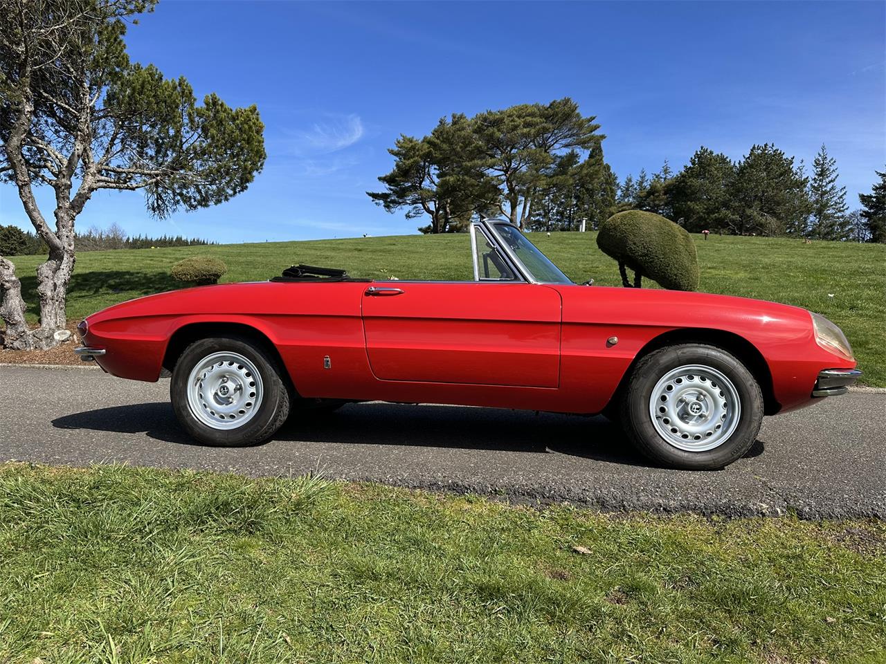 Alfa-romeo-Duetto-1967-Red-Black-15