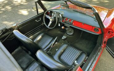 Alfa-romeo-Duetto-1967-Red-Black-16