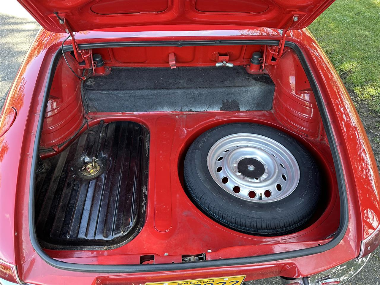 Alfa-romeo-Duetto-1967-Red-Black-20