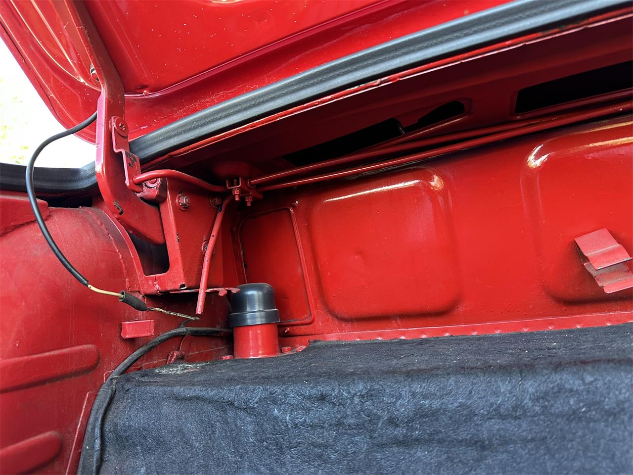 Alfa-romeo-Duetto-1967-Red-Black-22