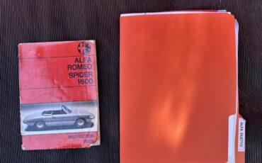 Alfa-romeo-Duetto-1967-Red-Black-25