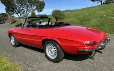 Alfa-romeo-Duetto-1967-Red-Black-26