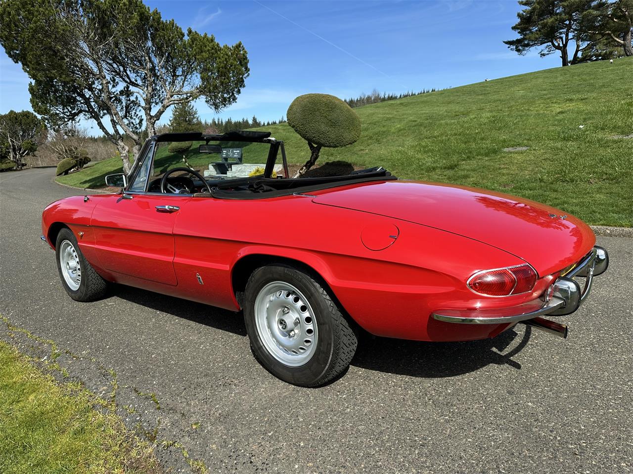 Alfa-romeo-Duetto-1967-Red-Black-26