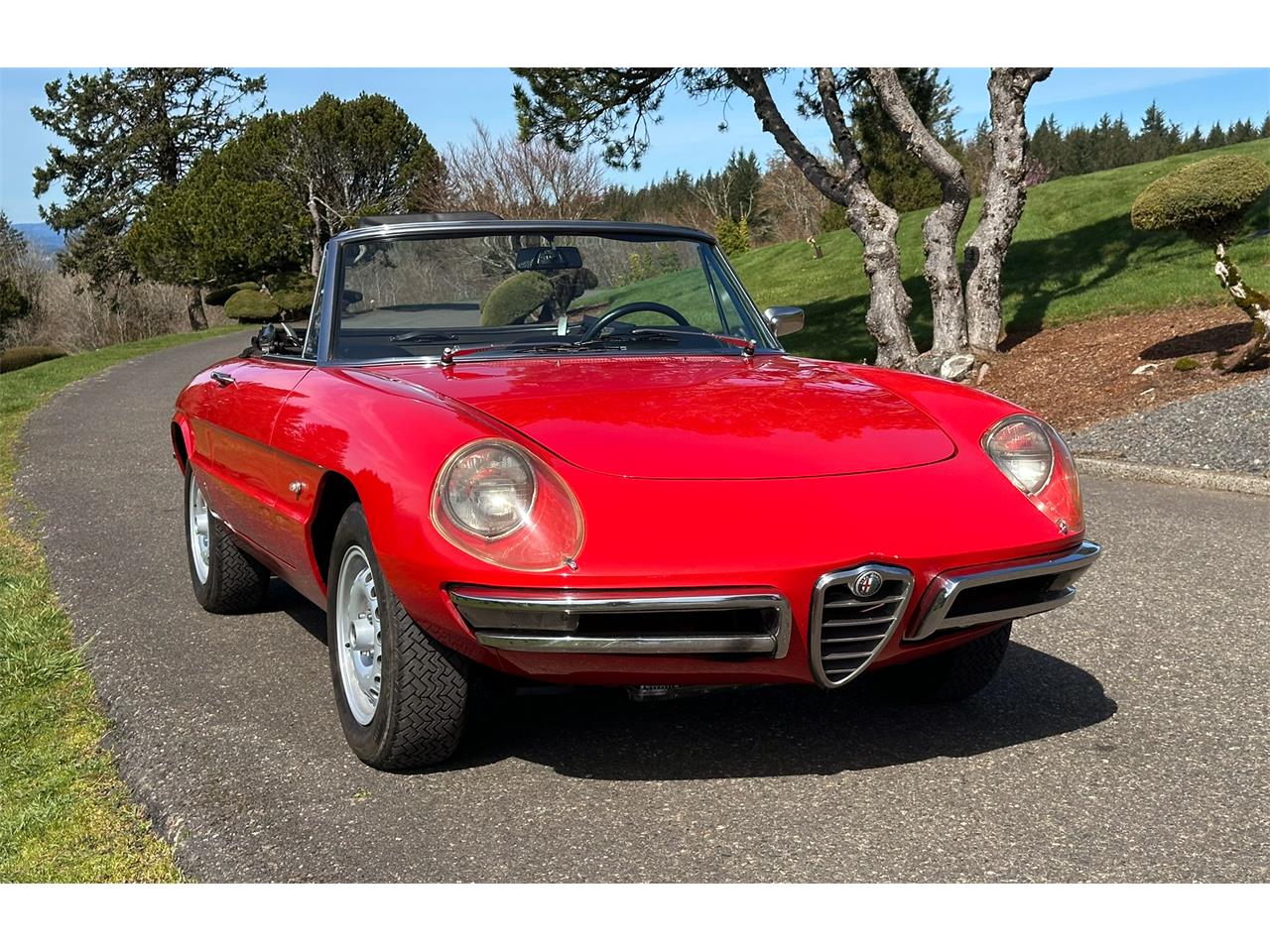 Alfa-romeo-Duetto-1967-Red-Black-28