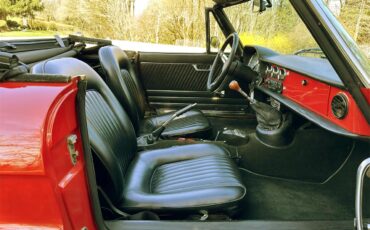 Alfa-romeo-Duetto-1967-Red-Black-29