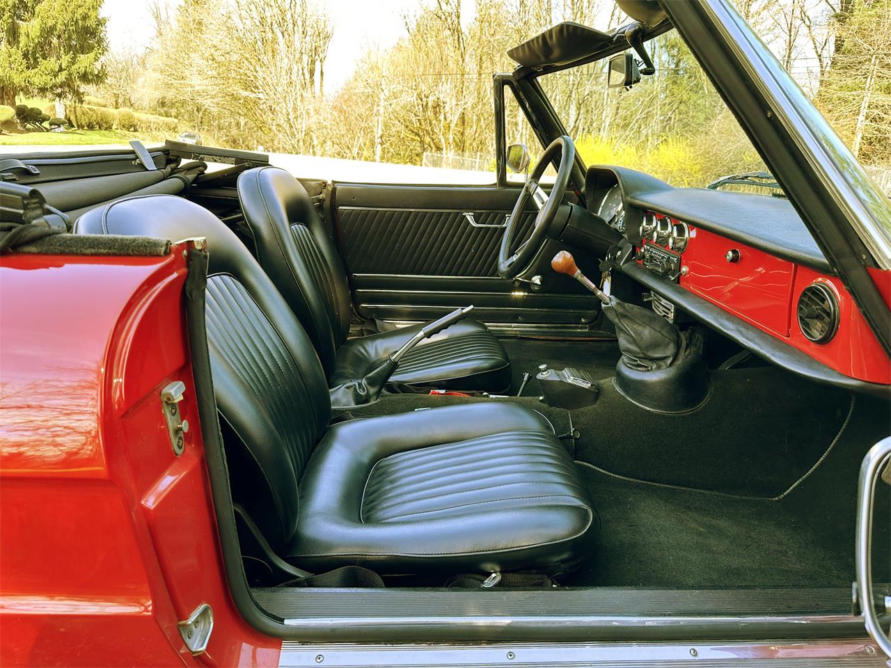 Alfa-romeo-Duetto-1967-Red-Black-29