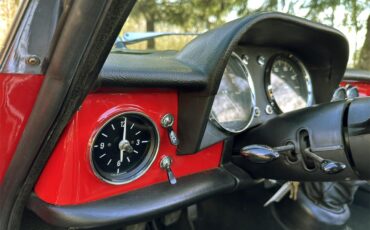 Alfa-romeo-Duetto-1967-Red-Black-31