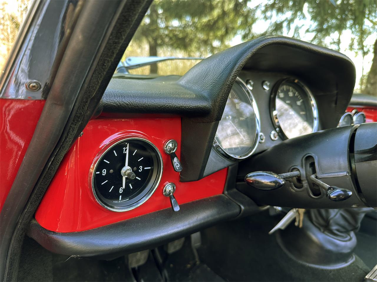 Alfa-romeo-Duetto-1967-Red-Black-31
