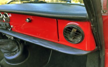Alfa-romeo-Duetto-1967-Red-Black-33