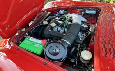 Alfa-romeo-Duetto-1967-Red-Black-34