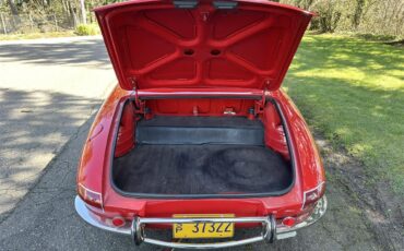 Alfa-romeo-Duetto-1967-Red-Black-35
