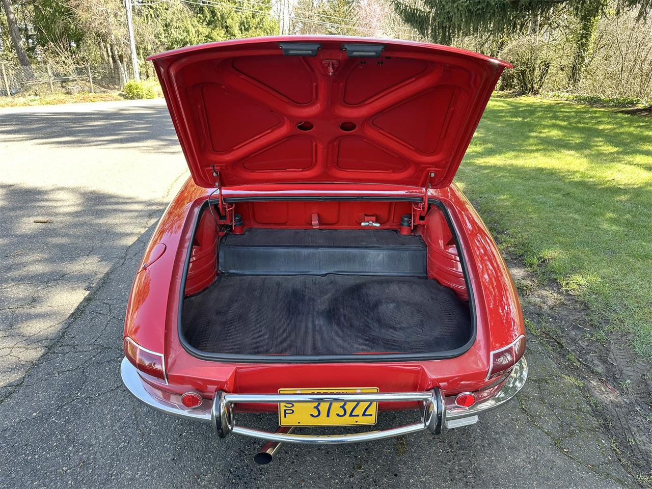 Alfa-romeo-Duetto-1967-Red-Black-35