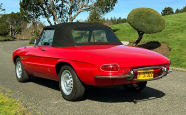 Alfa-romeo-Duetto-1967-Red-Black-4