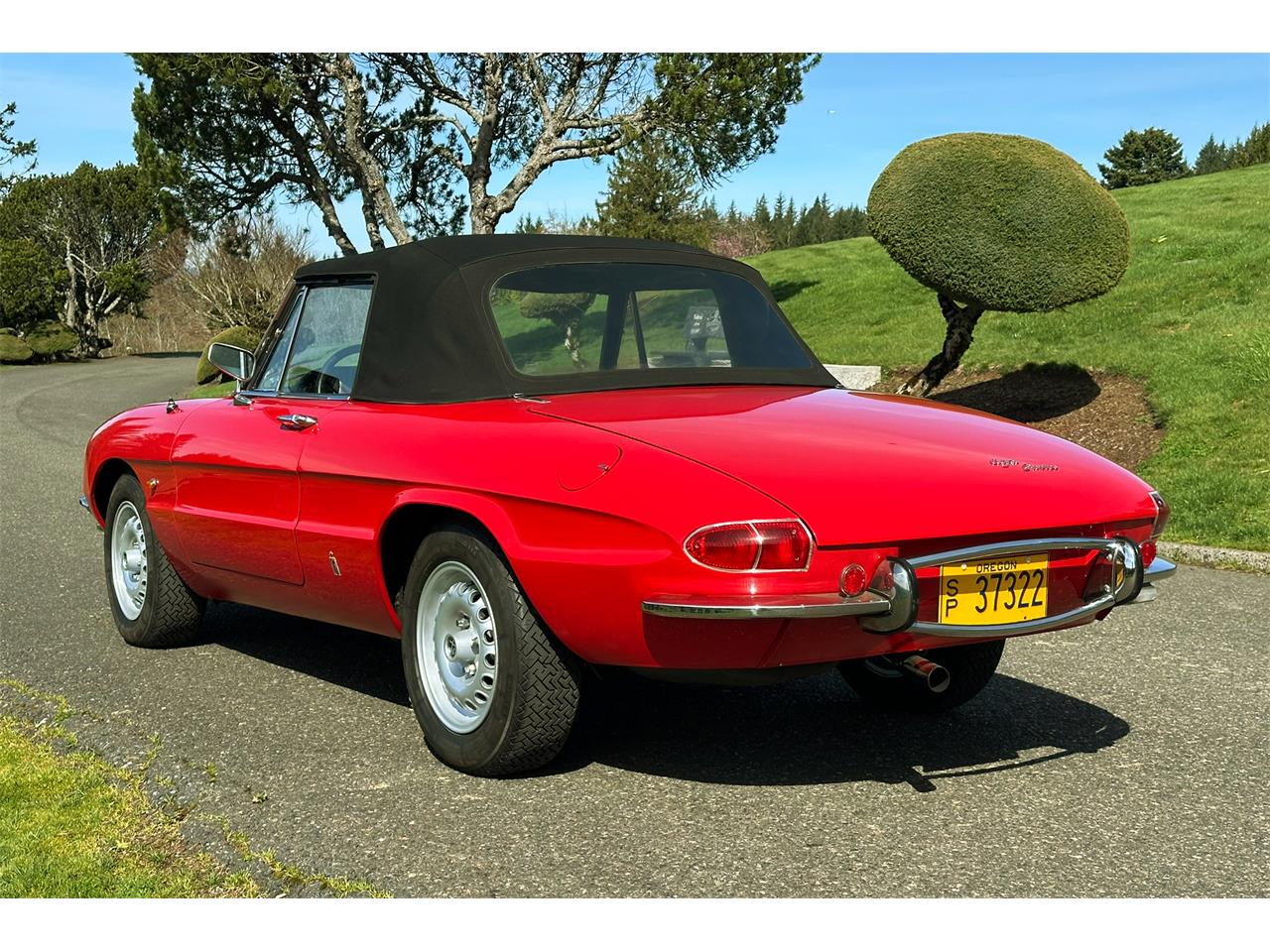 Alfa-romeo-Duetto-1967-Red-Black-4