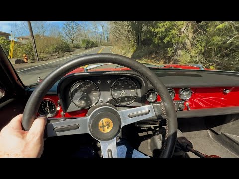 Alfa-romeo-Duetto-1967-Red-Black-5