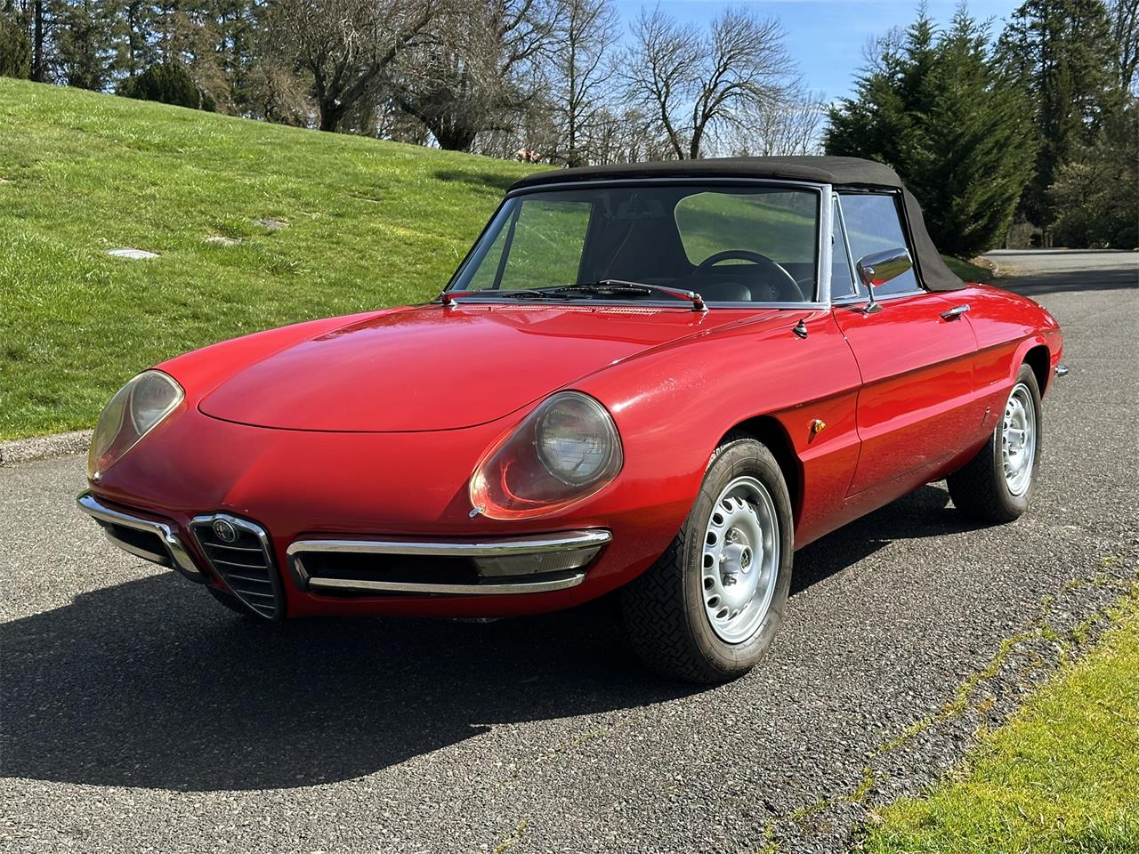 Alfa-romeo-Duetto-1967-Red-Black-8